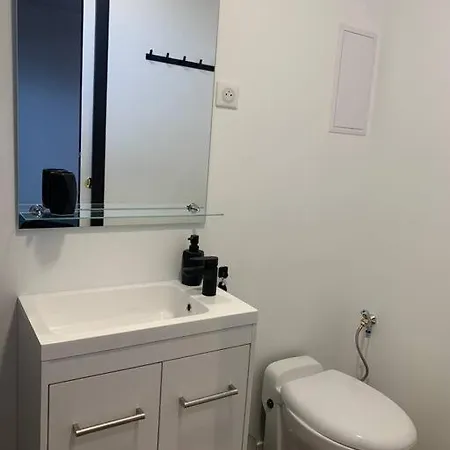 Avec Jacuzzi Dans La Et Piscine Aux Beaux Jours דירה